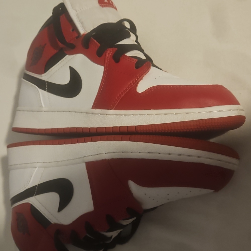 air jordan 1 mid red and black and white - Picture 4 of 7